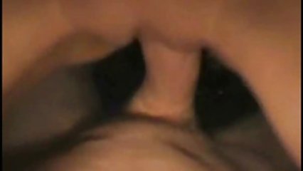 Японская красота использует свои руки, чтобы угодить в POV
