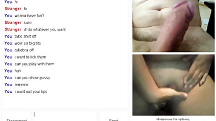 Frisky брюнетка так рада, что она кончает на стол